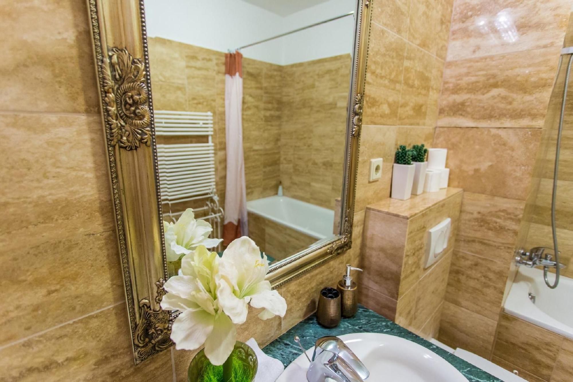 Colours Apartments Superior With Free Parking Budapest Exterior foto